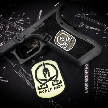 glock-17-patch-logo-auf-griffstück-gravieren-lasergravur-waffentuning-verex-tactical-tuning-österreich-deutschland